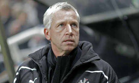 Alan Pardew watches on as Newcastle United play Arsenal