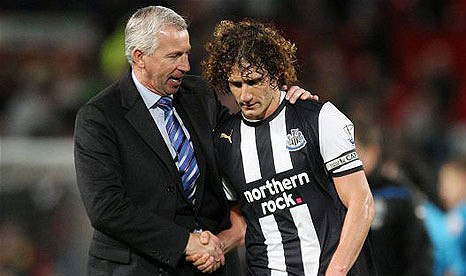 Fabricio Coloccini and Alan Pardew shake hands following Newcastle United's draw at Old Trafford