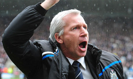 Alan Pardew celebrates Newcastle United's equaliser at St.James' Park