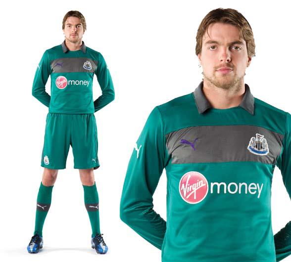 Tim Krul models the 2012/13 Newcastle United keepers kit