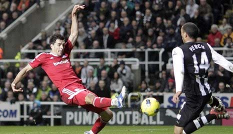 Paul Scharner scores against Newcastle United