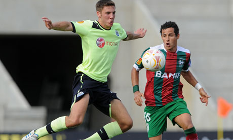 Dan Gosling in action against Maritimo in the Europa League