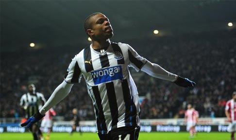 Loic Rémy celebrates after scoring against Stoke City