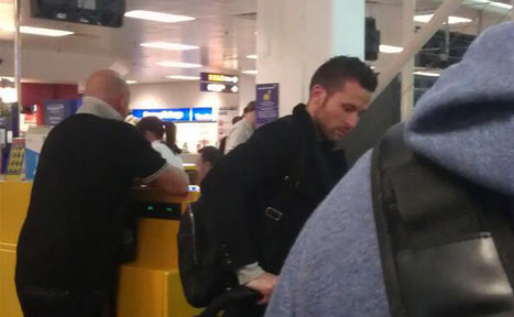 Yohan Cabaye preparing to board flight to Paris