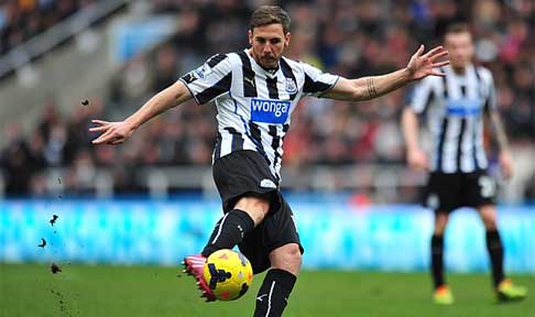 Dan Gosling in action for Newcastle United against Manchester United