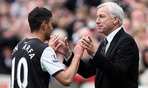 Hatem Ben Arfa is congratulated by Newcastle manager Alan Pardew