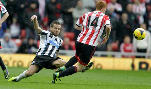 Jack Colback battle with Yohan Cabaye in Sunderland's test against Newcastle