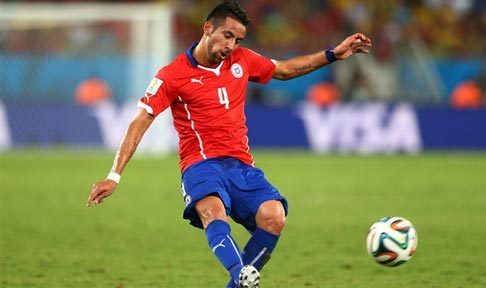 Mauricio Isla in action for Chile at the 2014 World Cup