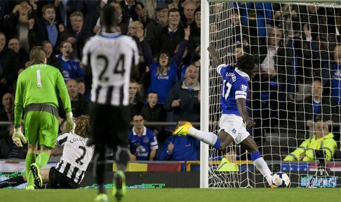 Romelu Lukaku scores for Everton against Newcastle at Goodison Park