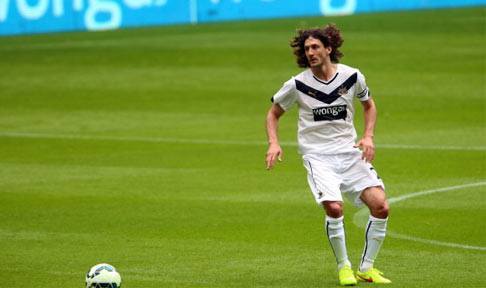 Fabricio Coloccini in action against Real Sociedad