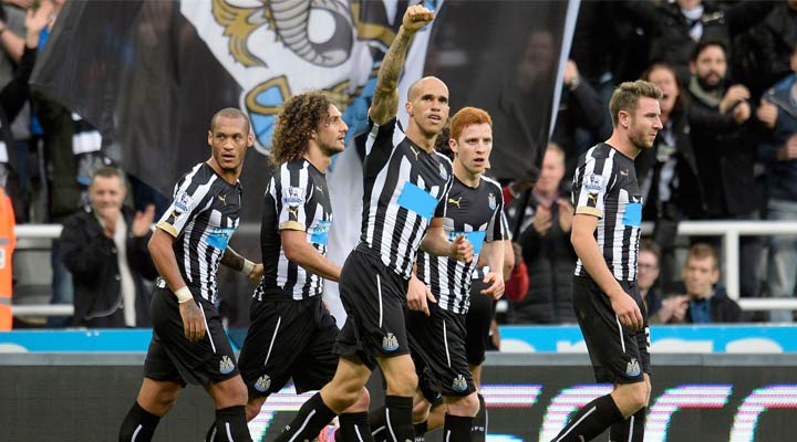 Gabriel Obertan celebrates scoring against Leicester City